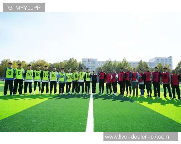 时尚与运动兼具的可以穿的足球衣让你在场上场下都能尽显风采